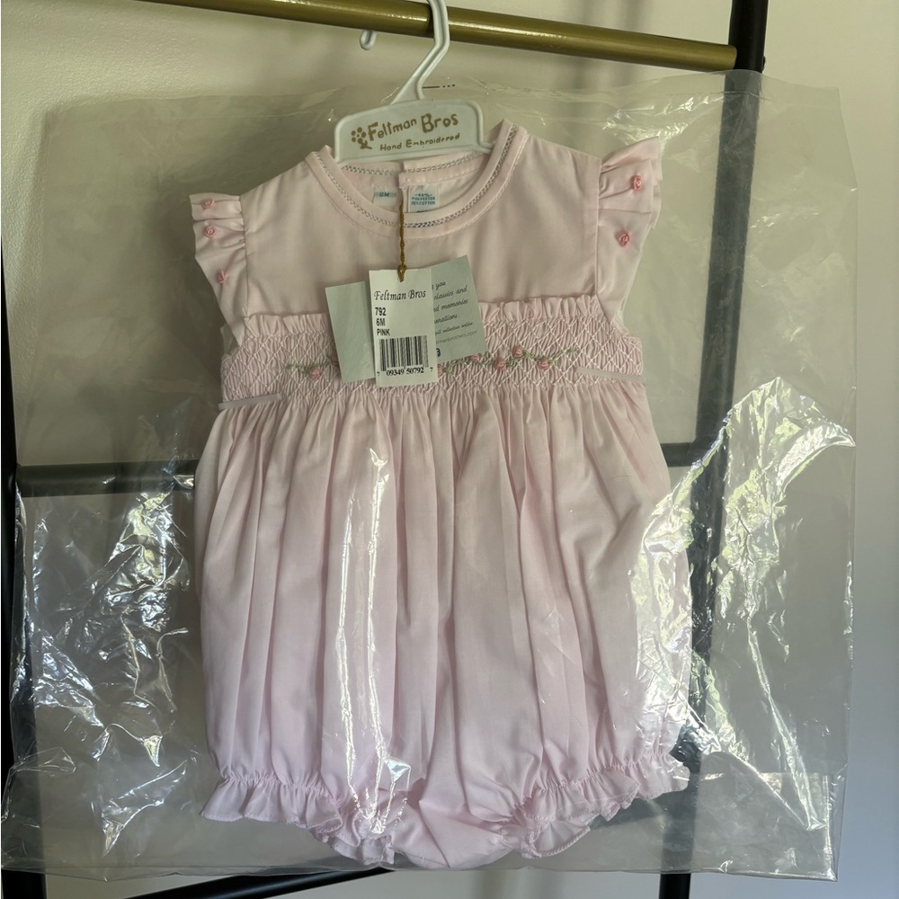 Smocked fly sleeve bubble